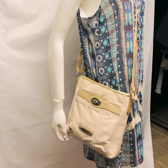 FRANCO SARTO NEW MESSENGER PURSE WITH BEAUTIFUL INTERIOR & VEGAN LEATHER - Picture 10 of 16